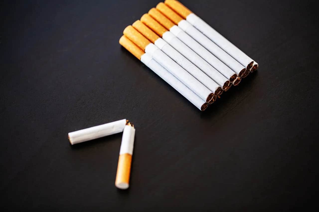 Palenie po dentyście: Kiedy bezpieczne, a kiedy grozi powikłaniami?