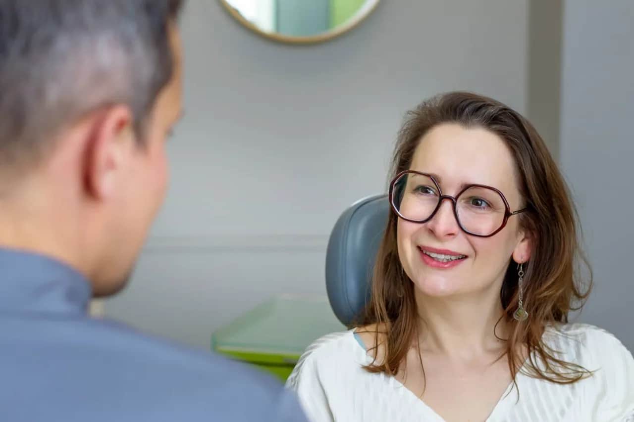 Dentysta po porodzie: Kiedy i jak zadbać o zęby karmiąc piersią?